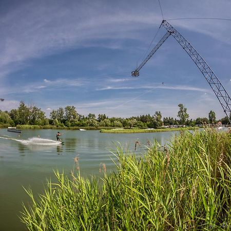 Wake Villa Brwinow Zewnętrze zdjęcie